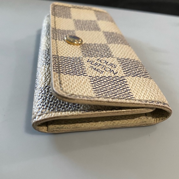 Authentic, Louis Vuitton, Damier Azuzr 4-Hooks Key Case 4.5in x 2.5in (CT4089`) - Picture 4 of 7
